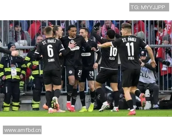 德甲冠军在最后时刻逆转取胜本赛季不败战绩稳居联赛榜首